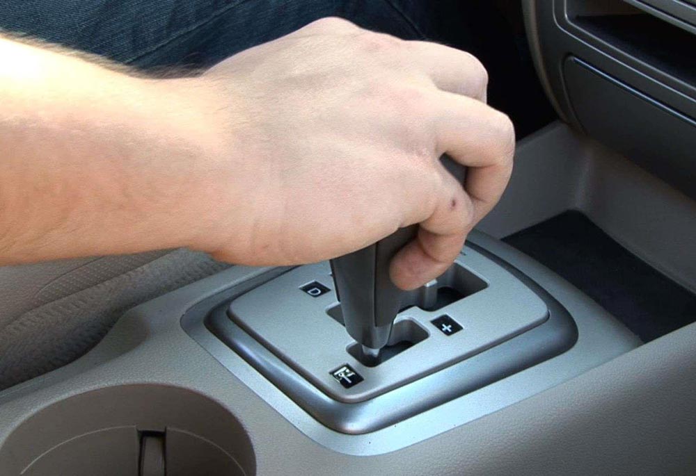 دنده عقب گرفتن با خودروی در حال حرکت