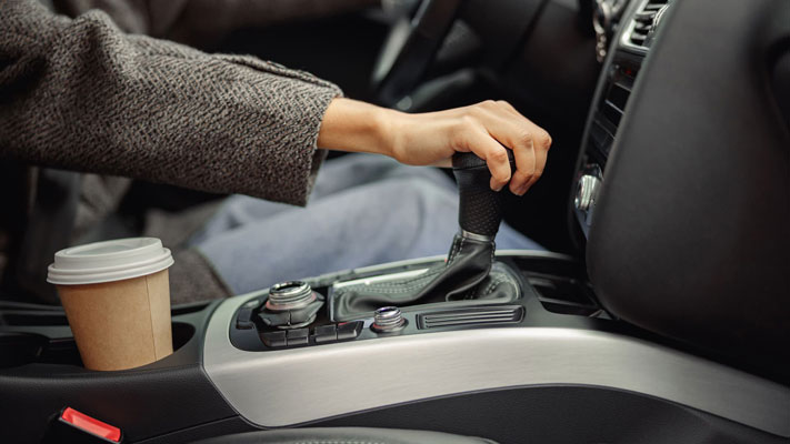 چرا ماشین روی D حرکت نمی‌کند؟ دلایل اصلی